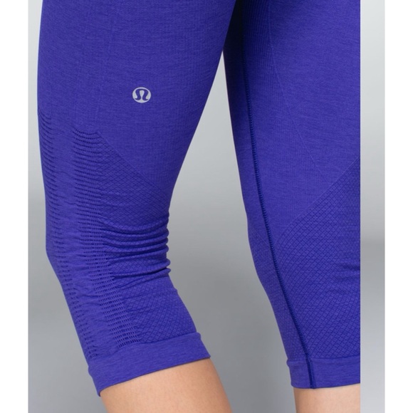Lululemon In The Flow Crop II Heathered Bruised Berry 8 - Picture 7 of 10